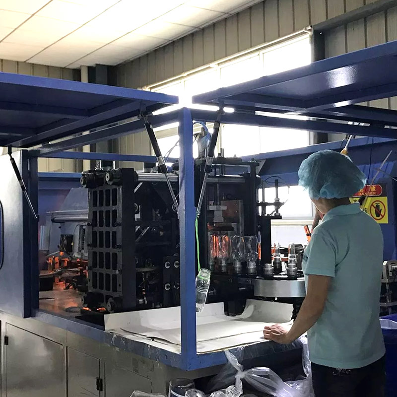 吹塑設備Equipment 吹塑設備Equipment